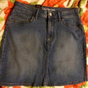NWT CALVIN KLEIN Dark Blue  Wash Stretch Jean skirt Sz 6